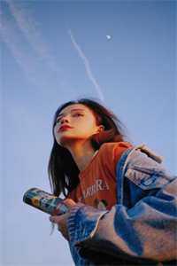 女主角叫季若愚的